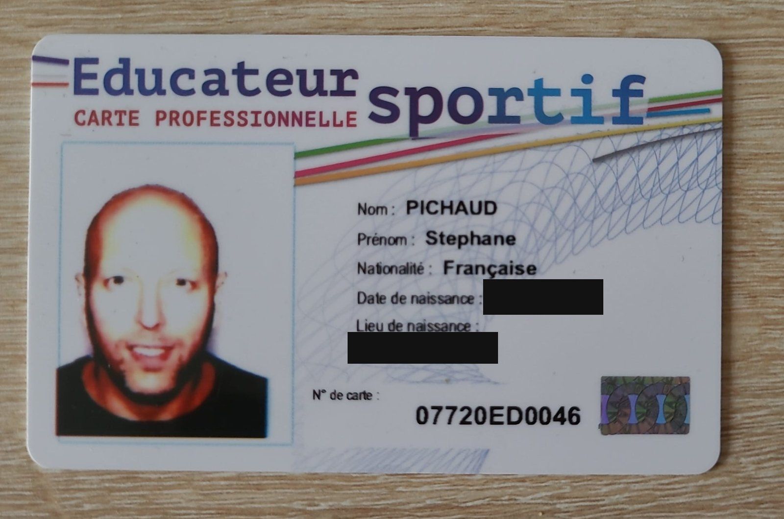 Carte professionnelle d'éducateur sportif de Stéphane Pichaud, date et lieu de naissance masqués.